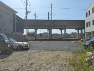 【外観】 | 物件の中から、前面道路を見た様子です。