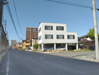 【前面道路含む現地写真】 | 前面道路は幅員9.5ｍございます。