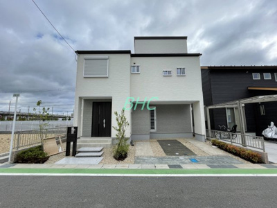 【外観】 | 草津市西渋川２丁目分譲地27号地 | 陽当りや通風・仕様設備やお部屋の大きさの比較、近隣・周辺環境や街並みなど、資料には掲載していない情報が現地にはたくさんあります。
是非一度、現地をご確認ください。