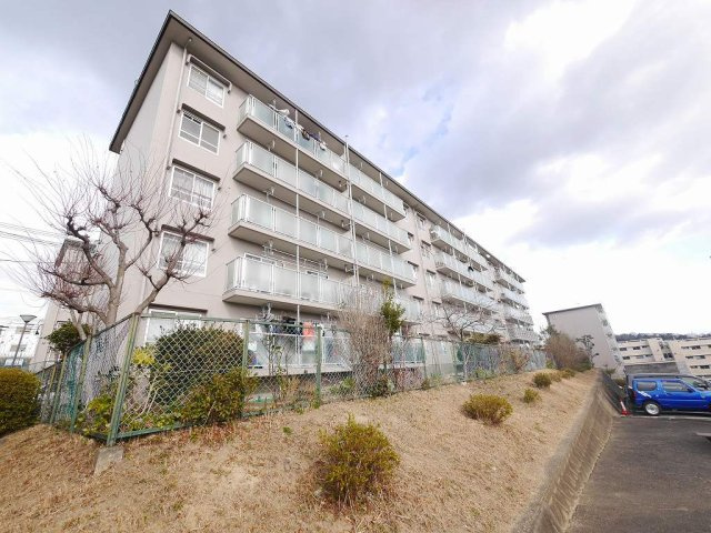 白川台住宅14号棟の外観