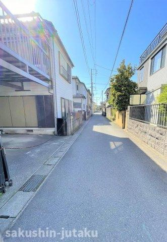 検見川町１丁目　売地の前面道路含む現地写真|北東側約3.7ｍ公道面　セットバック約1.6㎡必要　