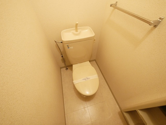 コスモス結崎　Ｂのトイレ|落ち着いたトイレです