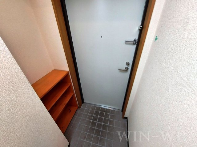 テイビービルの玄関