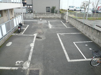 【駐車場】