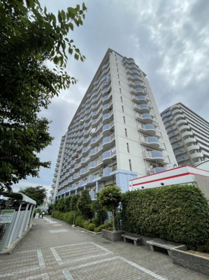 【外観】 | ファミールハイツ城東A棟 | □2023年3月リフォーム済み！
○角部屋南向き
●ペット飼育可（規約あり）
○2面バルコニー