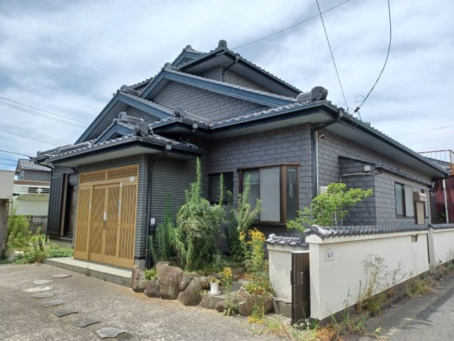 【外観】 | 古風な中にも洋風のアクセントがおしゃれな外観です☆