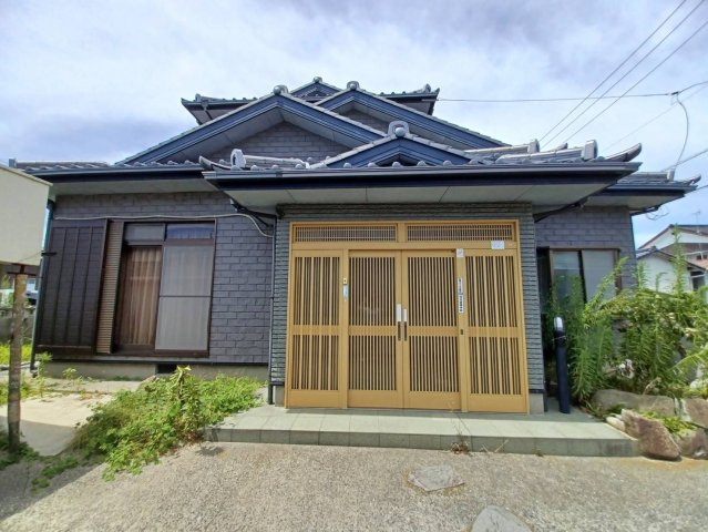 【その他】 | どっしりとした構えの玄関です、アプローチもきれいに整っています☆