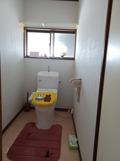 【その他】 | 窓が大きく明るいウォシュレットつきトイレです☆