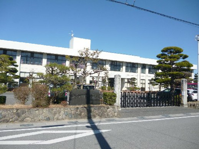 【周辺】 | ボンヌジュルネ | 愛荘町立愛知川小学校（731m）