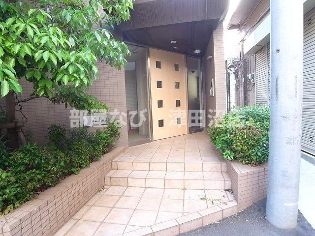 az hausのエントランス|清潔なエントランスです
