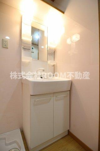 第6年見マンションの独立洗面台