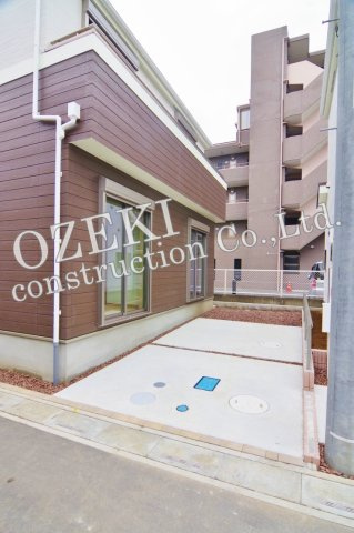 A号棟　越谷市赤山町１丁目　新築戸建て　全7棟の駐車場