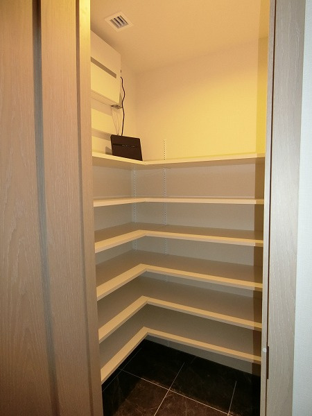 港区三田２丁目の賃貸マンションのその他|シューズインクローゼット