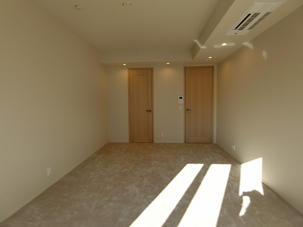 港区三田２丁目の賃貸マンションの洋室