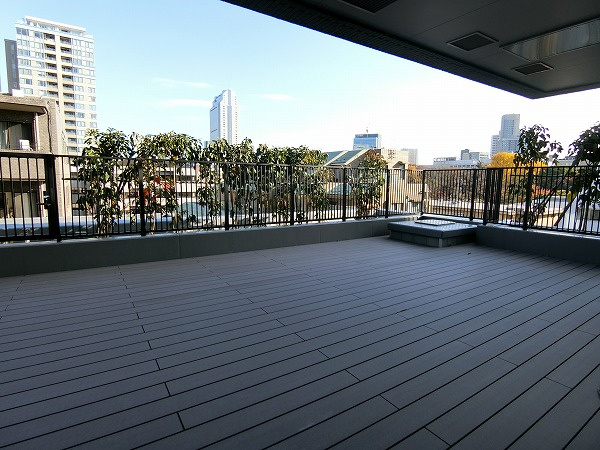 港区三田２丁目の賃貸マンションのバルコニー|同タイプルーフ参照