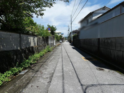 【前面道路含む現地写真】 | 高知市新田町　売り土地　56坪 | 南側接道　閑静な住宅地