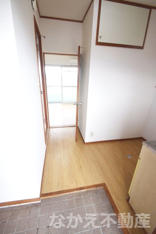 【玄関】 | 収納もある玄関です