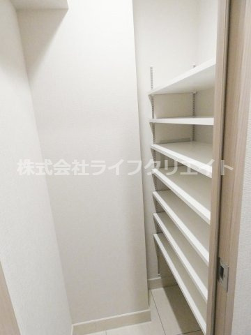 ラグゼナ八王子新町の玄関