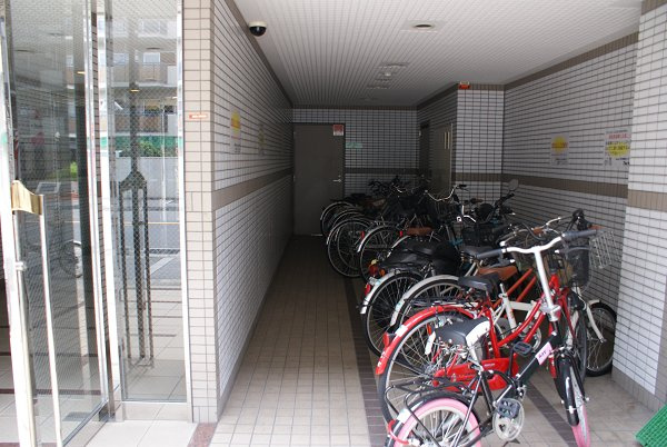 駐輪場・エントランス