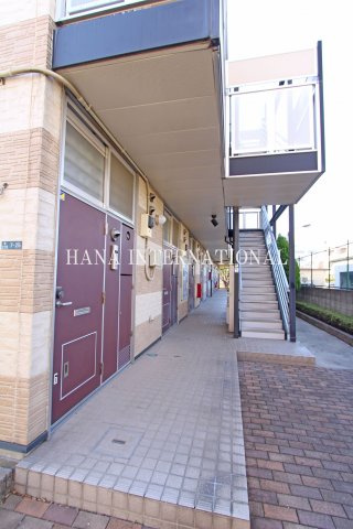 レオパレスエルパセオⅢのエントランス