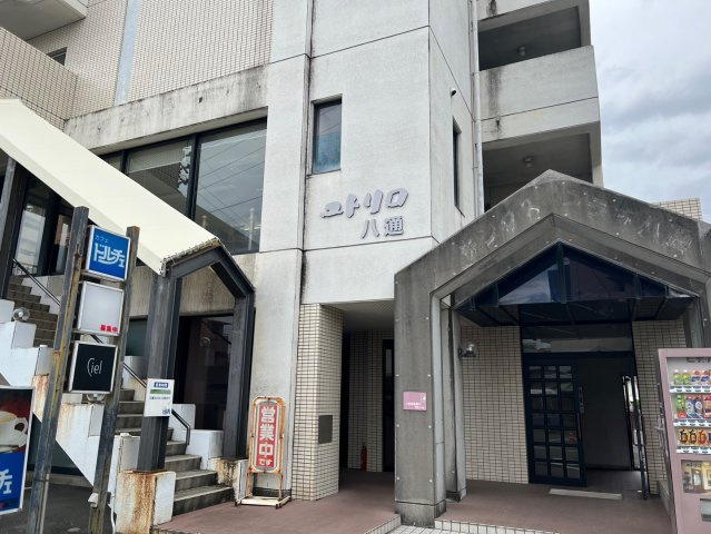 【エントランス】 | ユトリロ八通