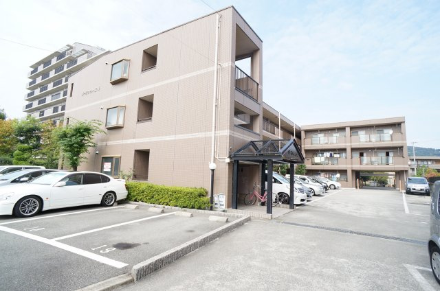 ガーデンヒル宝塚の外観