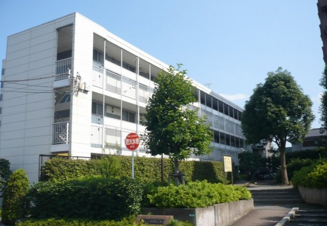 レオパレスゴールドクレストの外観
