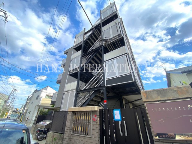 レオパレスイーストヒルズの外観