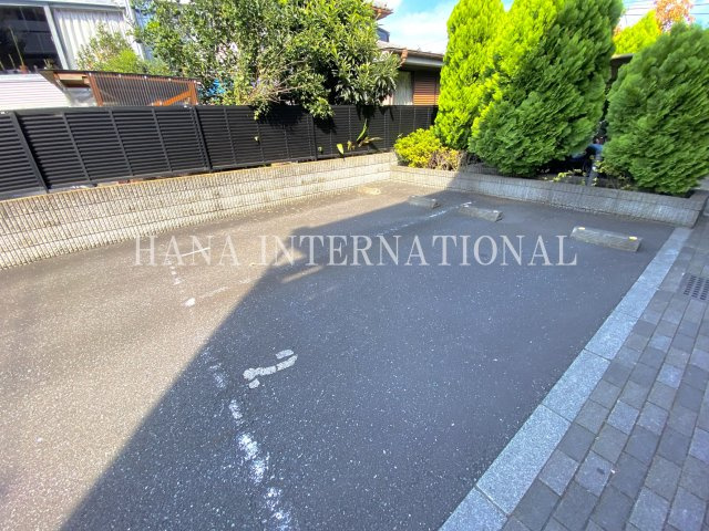 レオパレスβの駐車場