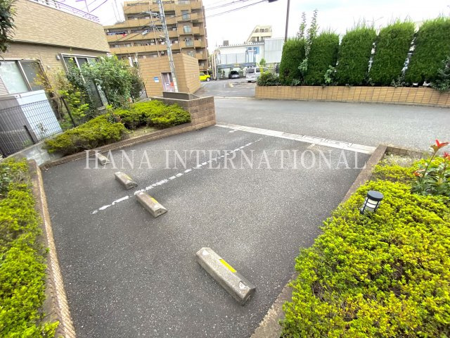 クヴェルの駐車場