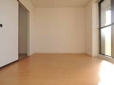 【居間・リビング】 | ヌーブ・ルミェール松本 | ゆったりとしたリビングです