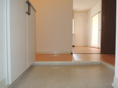 【玄関】 | ヌーブ・ルミェール松本