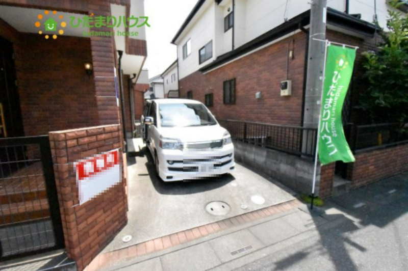 鴻巣市南1丁目　中古一戸建ての駐車場
