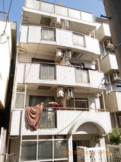 【外観】 | 「池袋」駅より徒歩１２分。３路線利用可能な投資用マンションです。