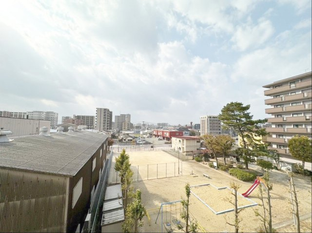 アムール箱崎Ⅲの展望|バルコニー側に大きな建物がなく、日当たり通風も良いですね！
