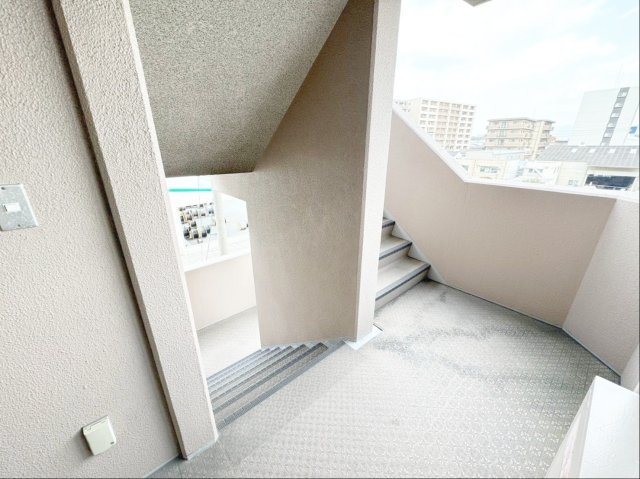アムール箱崎Ⅲのその他共用部分|共用部の階段もあるので、地震など緊急の際にも困りませんね！