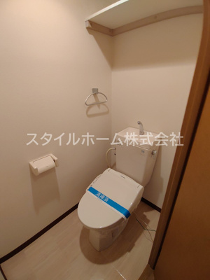 【トイレ】 | サンフィオーレ中郷 | 別部屋写真です。