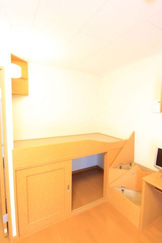 レオパレスComfortの寝室|反転