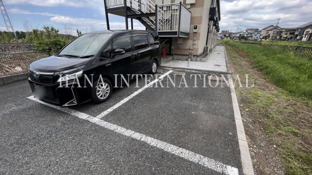 レオパレスComfortの駐車場