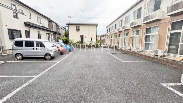 レオパレスコージープレース の駐車場