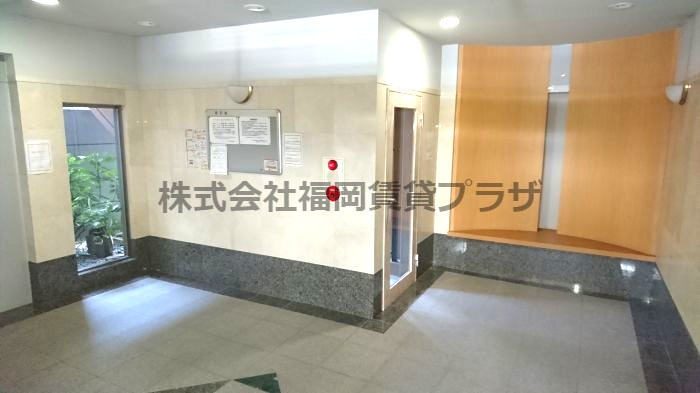 ラフォーレ西公園　10階のエントランス|ゆとりのあるエントランスです