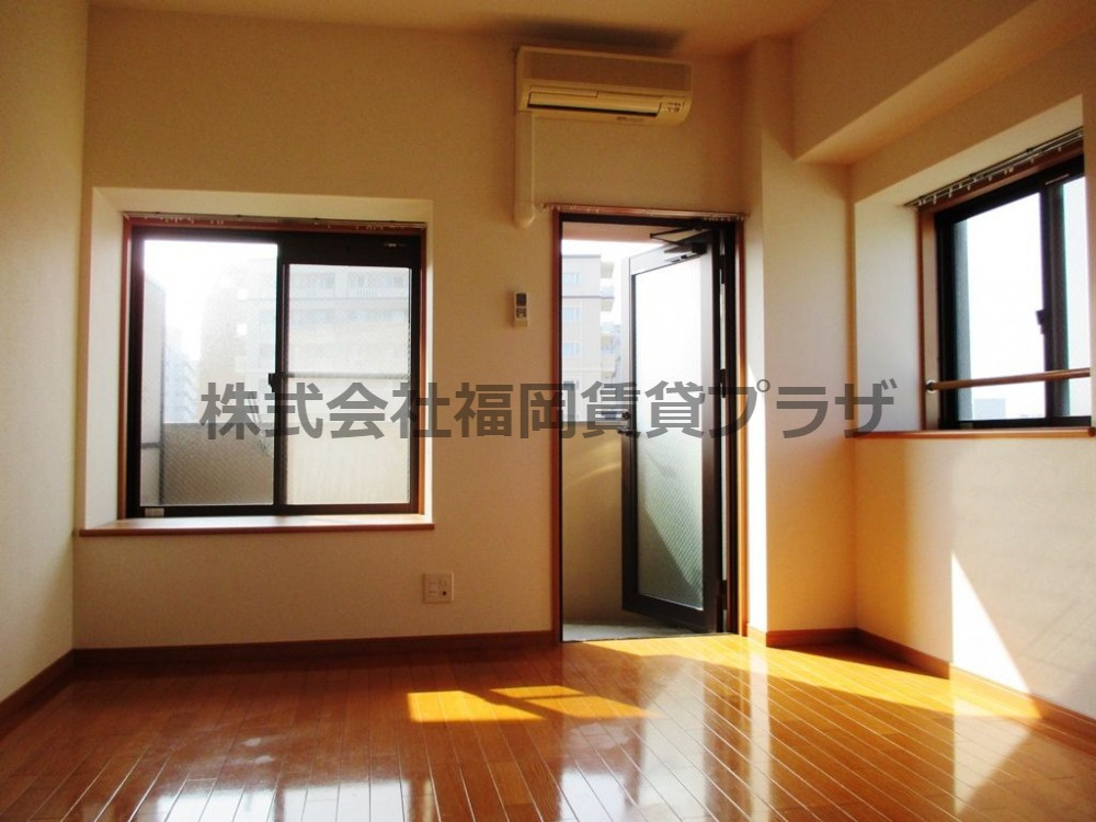 ラフォーレ西公園　10階の居間・リビング|別号室のものになります。現状優先になります。