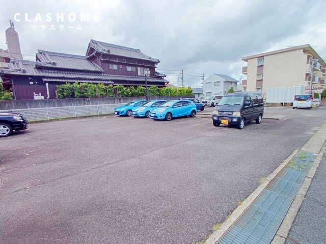 グリーンハイツ一ッ木東の駐車場