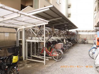 【その他共用部分】 | 敷地内に、屋根付き専用駐輪場があります。