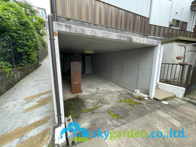 秦野市千村　中古戸建の駐車場