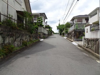 【前面道路含む現地写真】 | 川西市清和台西4丁目　建築条件無土地