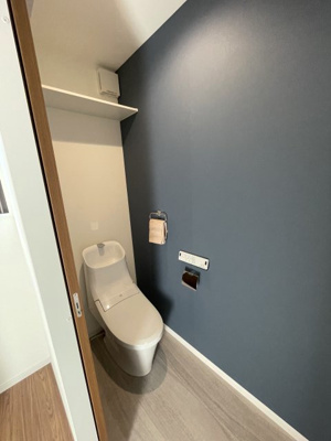  | 深谷市上柴町東戸建分譲フルクラシル | 1階トイレ。来客時にお客様が使う可能性があるトイレ。デザイン性に富んだトイレでちょっと自慢したくなるトイレです◎