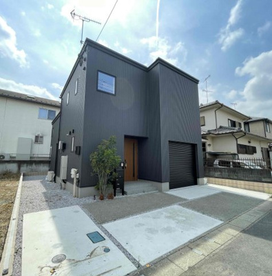  | 〈FG〉深谷市上柴町東戸建分譲フルクラシル | 分譲住宅では珍しいインナーガレージ付。おクルマ好き、バイク好きの方に喜ばれるのはもちろん趣味を楽しめる贅沢な邸宅