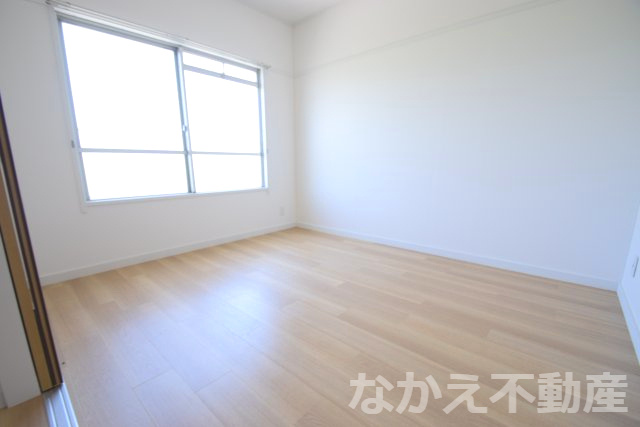 【寝室】 | 落ち着いた色調の寝室です