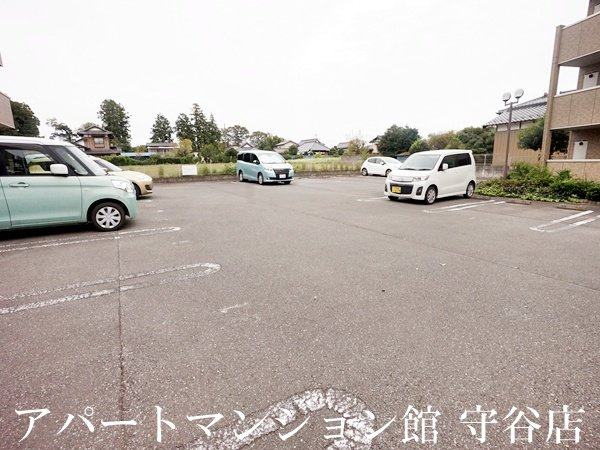 プロムナードⅡの駐車場